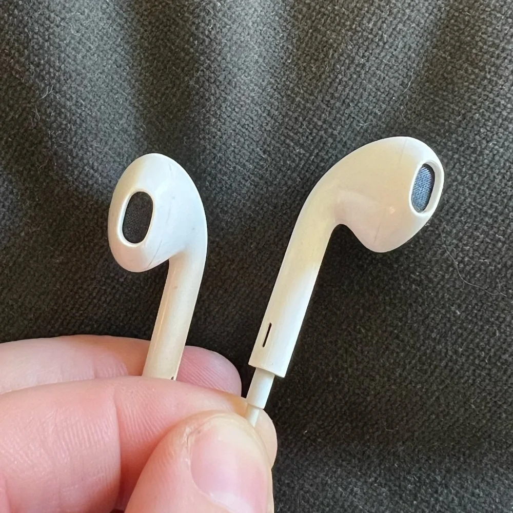 Apple EarPods Wired Headphones with 3.5mm Jack | Built-in Mic & Remote | White